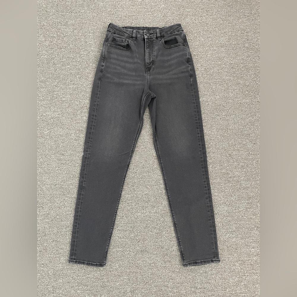 AMERICAN EAGLE CURVY MOM JEANS - SIZE 4 - LIGHTLY WORN, LIKE NEW!